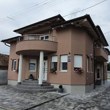 Apartman Bozur **** Satnica Dakovacka Extérieur photo