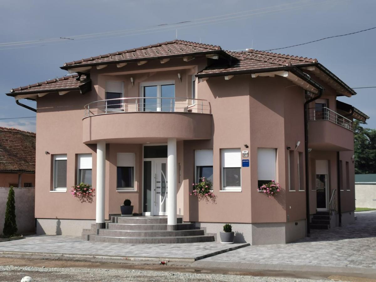 Apartman Bozur **** Satnica Dakovacka Extérieur photo