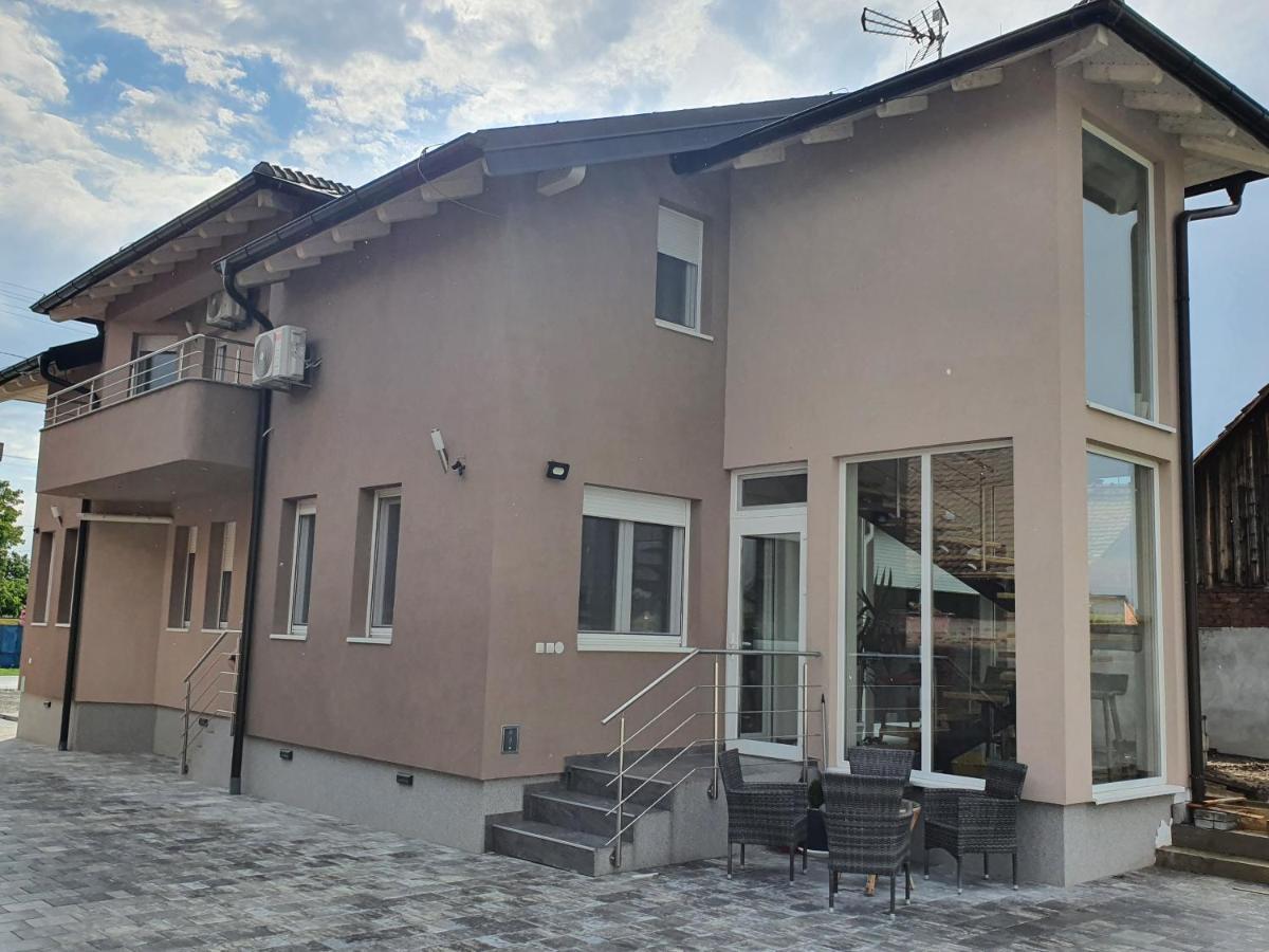 Apartman Bozur **** Satnica Dakovacka Extérieur photo