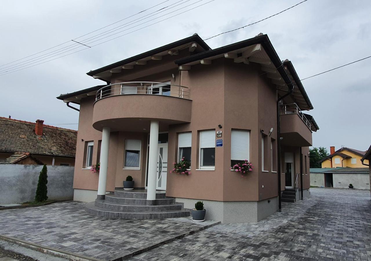 Apartman Bozur **** Satnica Dakovacka Extérieur photo